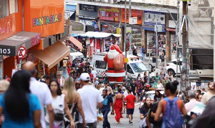 Compras de última hora agitam comércio popular em São Paulo