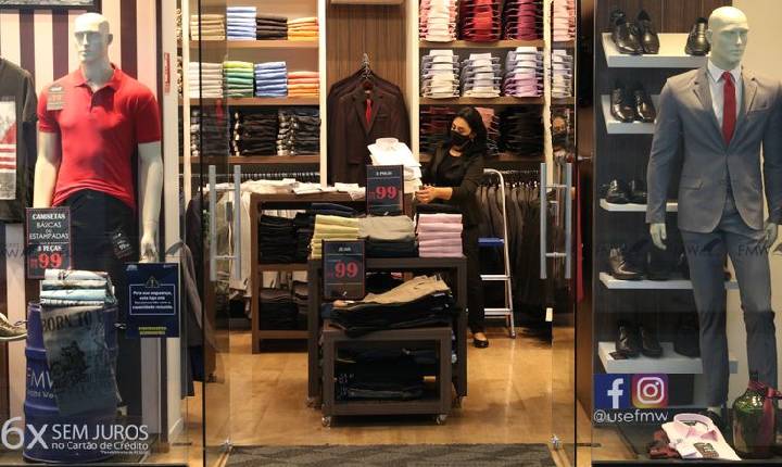 Entenda os direitos do consumidor para trocas de presentes de Natal