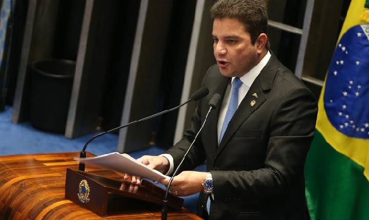 Mendes suspende julgamento de governador do Acre no STJ por 15 dias