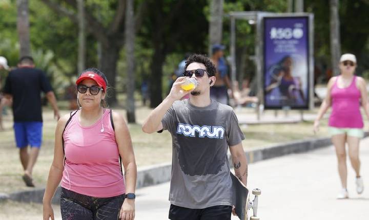 Natal tem sol forte e calor de até 40°C no Rio de Janeiro