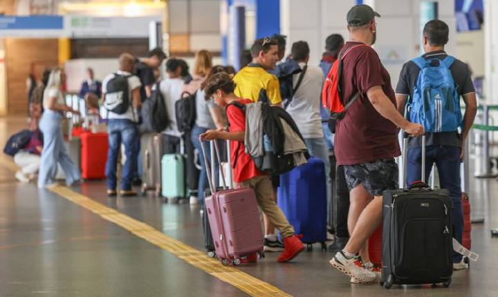 Pilotos e comissários podem entrar em greve a partir de 1º de janeiro