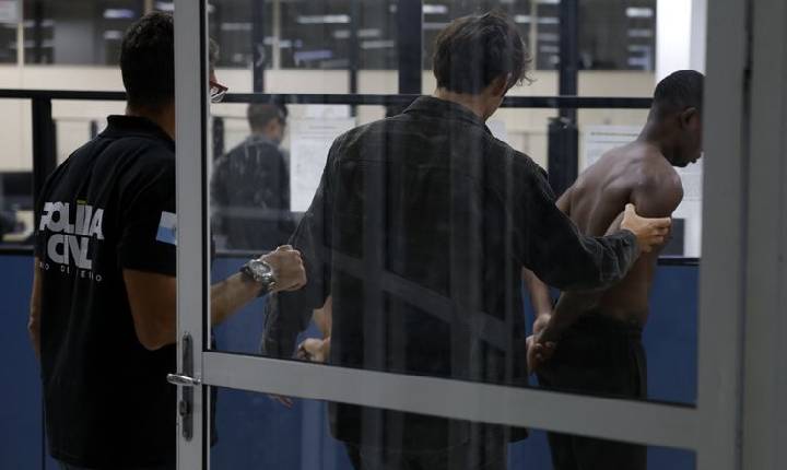 Polícia combate Comando Vermelho na  Vila Kennedy, no Rio