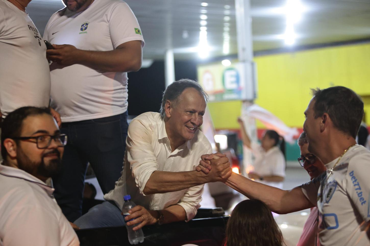 Prefeito de Terra Roxa grava vídeo agradecendo o povo pela sua reeleição