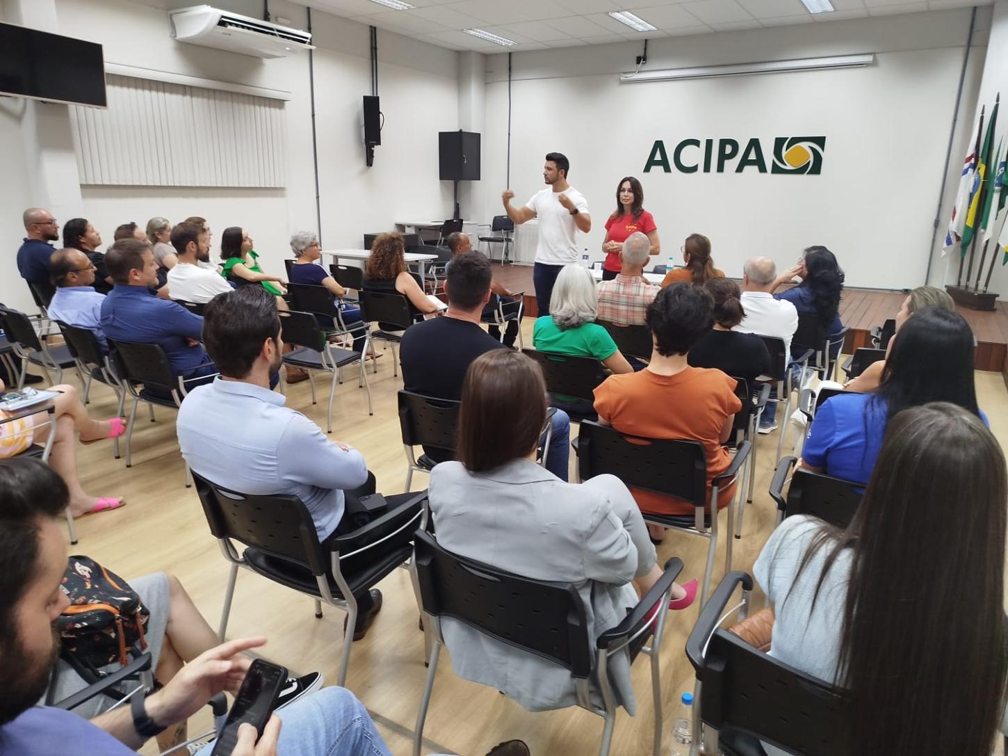 Rodrigo Ribeiro realiza reunião com equipe da futura administração