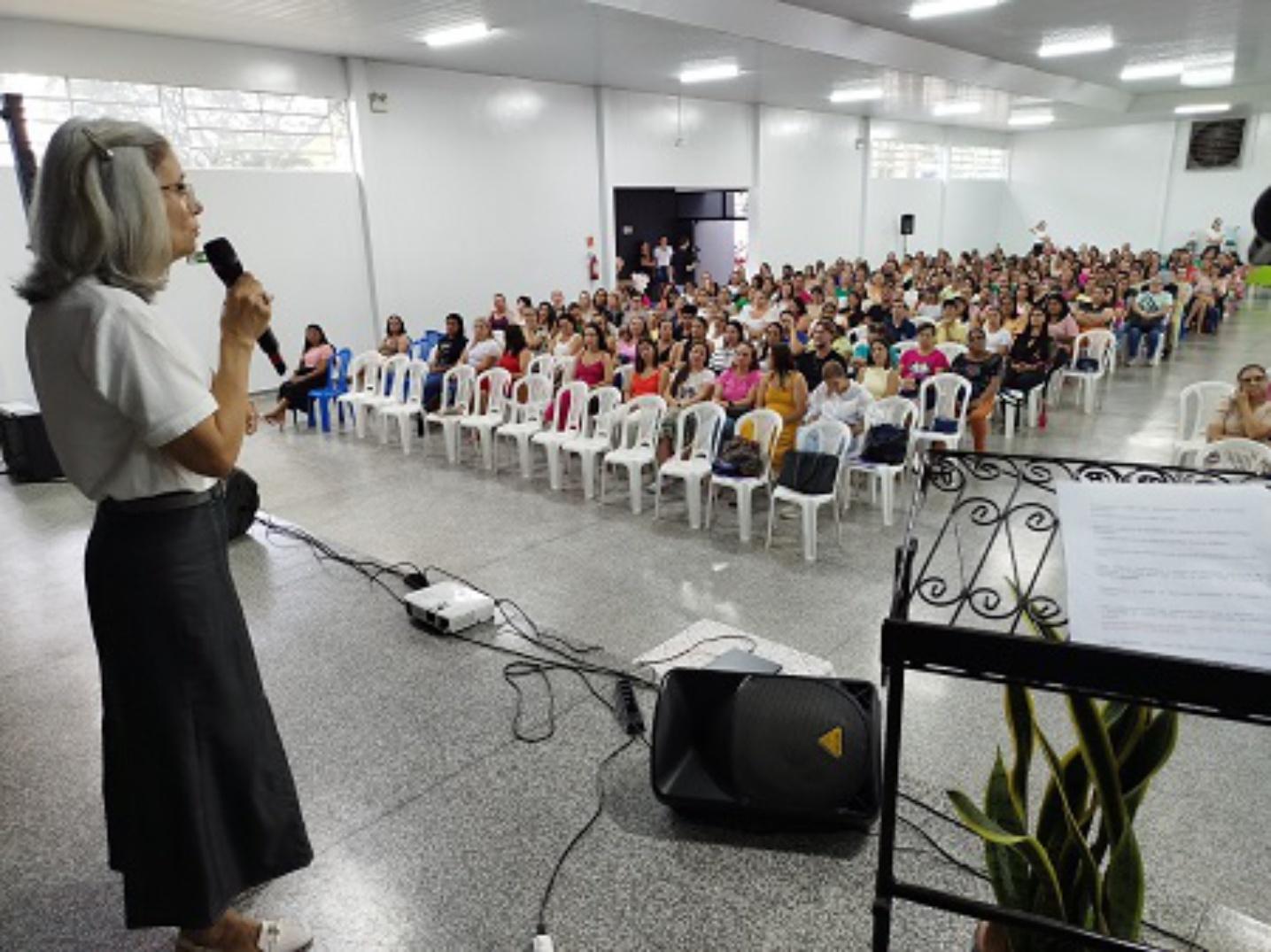 Ano letivo de 2025 inicia com encontro de servidores da educação em Palotina