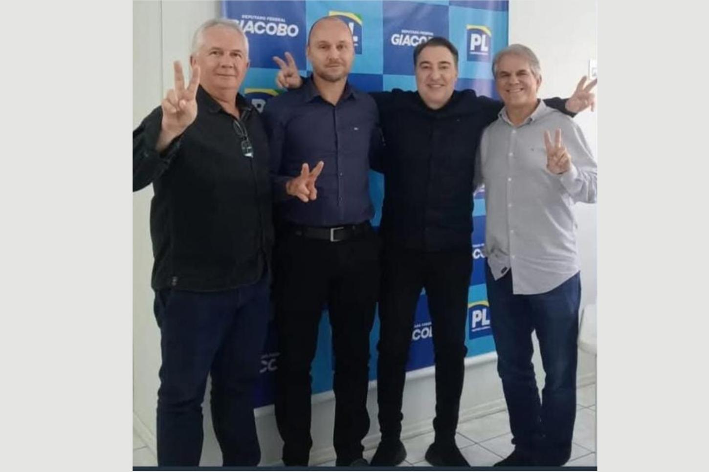 Ex-prefeito e vereadores de Palotina se reúne com deputado Giacobo