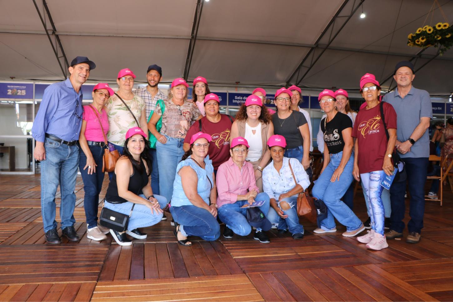 Lideranças de grupos femininos de Palotina visitam o Dia de Campo C.Vale
