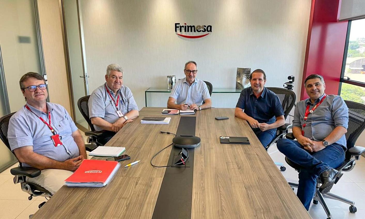 Prefeito de Assis Chateaubriand debate ações para o futuro com a Frimesa