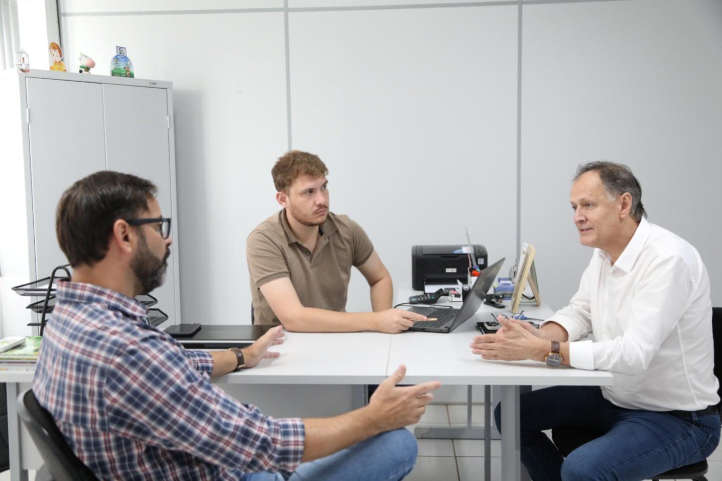 Prefeito de Terra Roxa Ivan Reis articula parceria com a UFPR