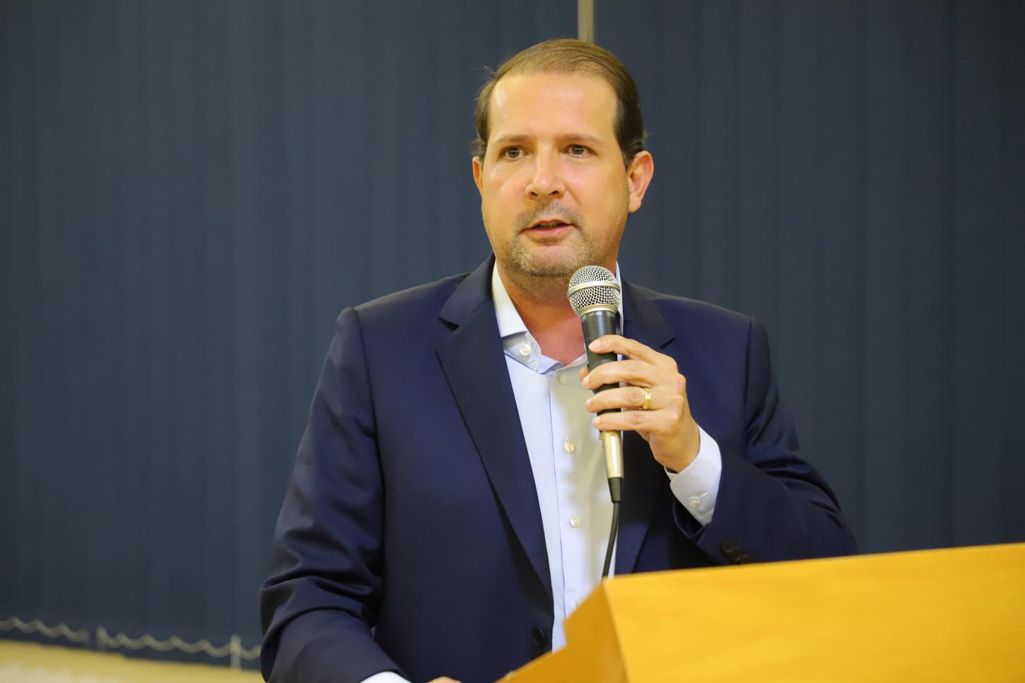 Micheletto reajusta salário dos servidores municipais