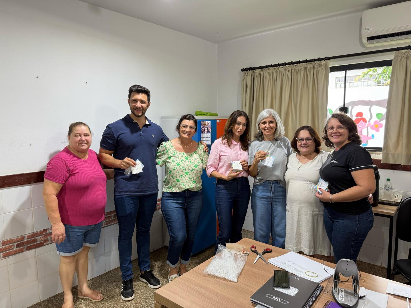 Prefeito Rodrigo percorre escolas no primeiro dia de aula da Rede Municipal