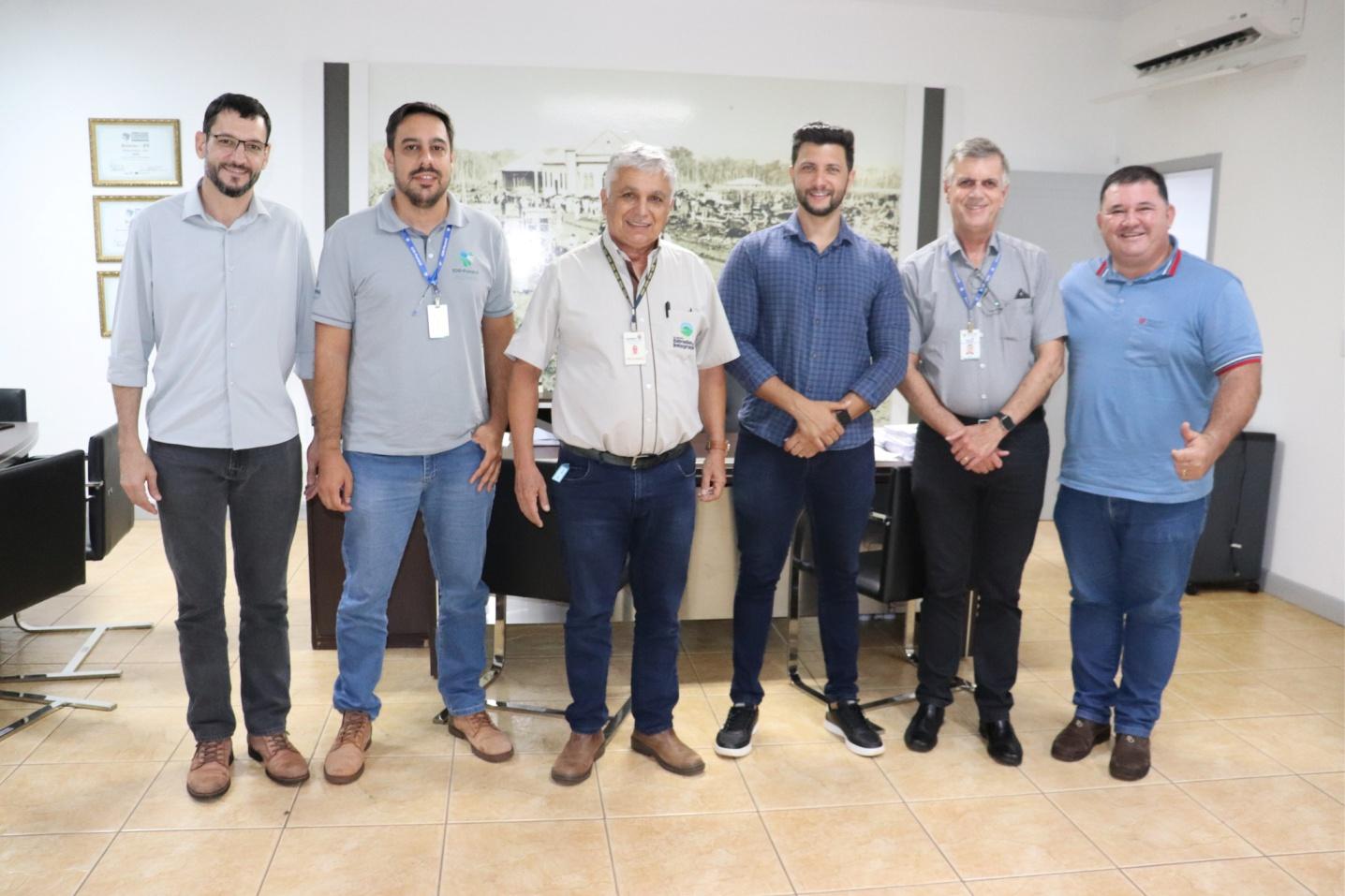 Prefeito Rodrigo Ribeiro discute parceria com lideranças estaduais