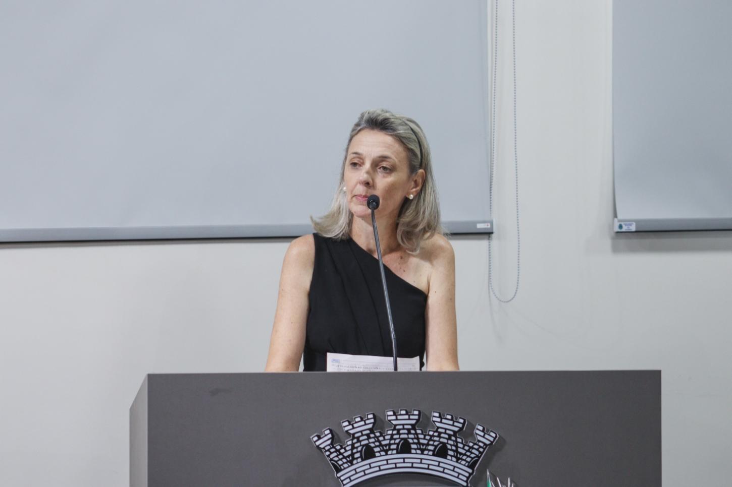 Nissandra rebate ataques de matéria e denuncia calúnia na Câmara de Palotina