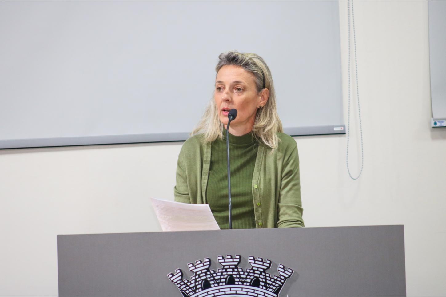 Nissandra aponta falhas em publicações e crise na Saúde