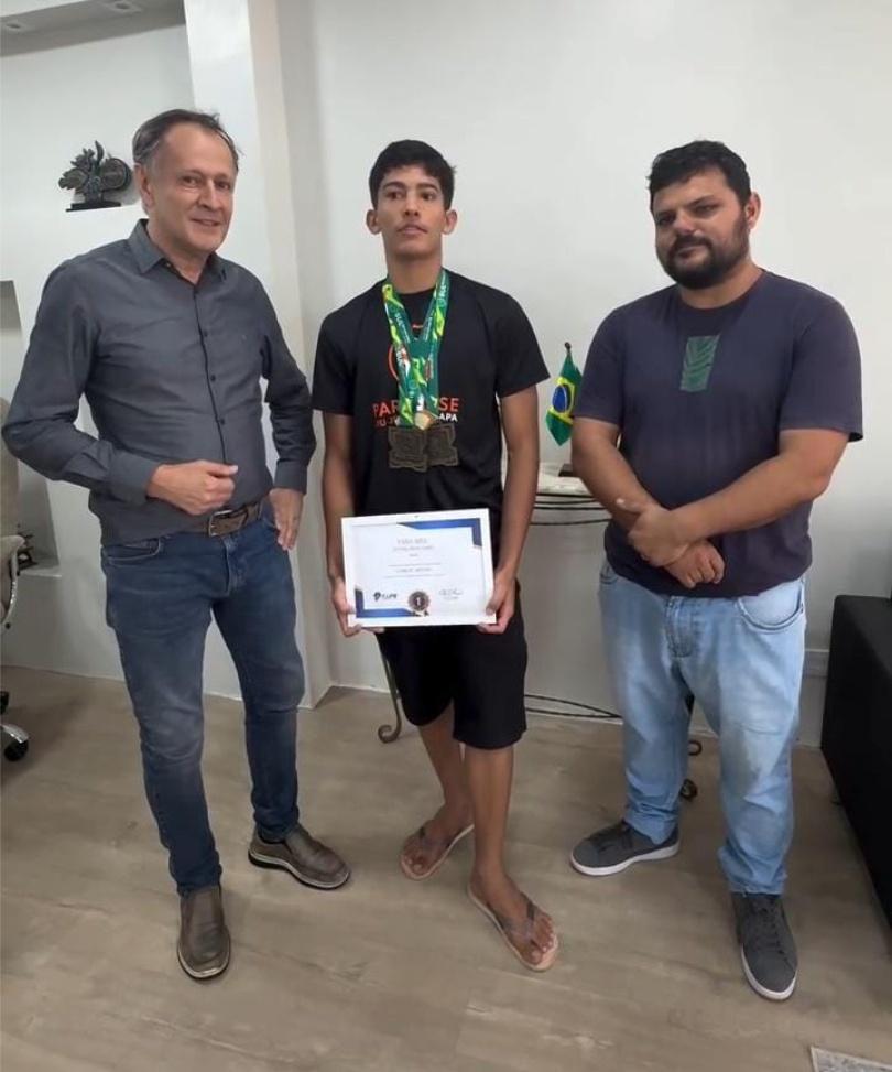 Prefeito Ivan Reis destaca conquista de Gabriel, campeão paranaense de Jiu-Jitsu