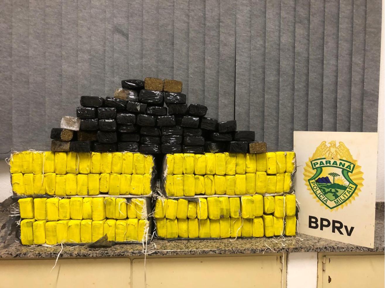 Tentativa de fuga termina em prisão e apreensão de quase 96 kg de maconha
