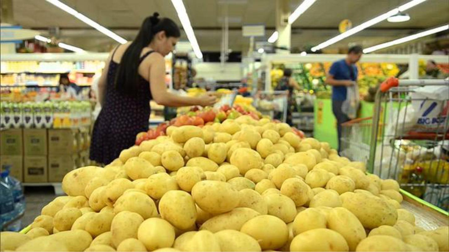 Alta nos alimentos pressiona o orçamento das famílias em abril
