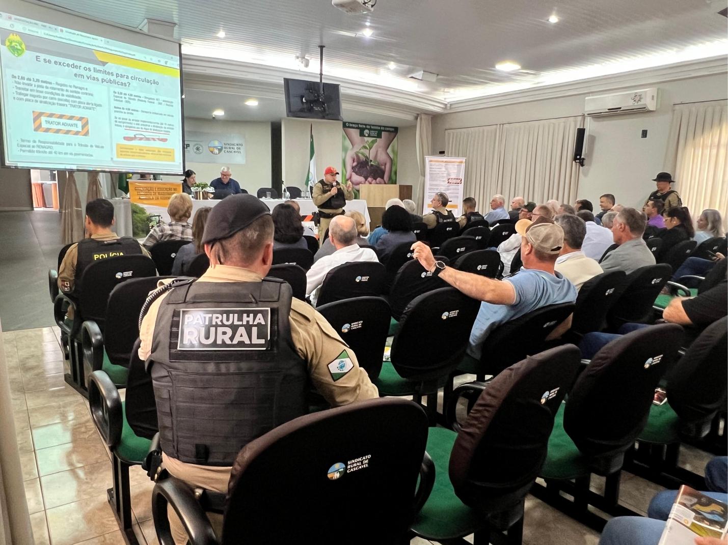 BPRv orienta produtores sobre trânsito de máquinas agrícolas