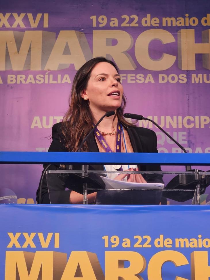 Franciane Micheletto é voz feminina na Marcha a Brasília