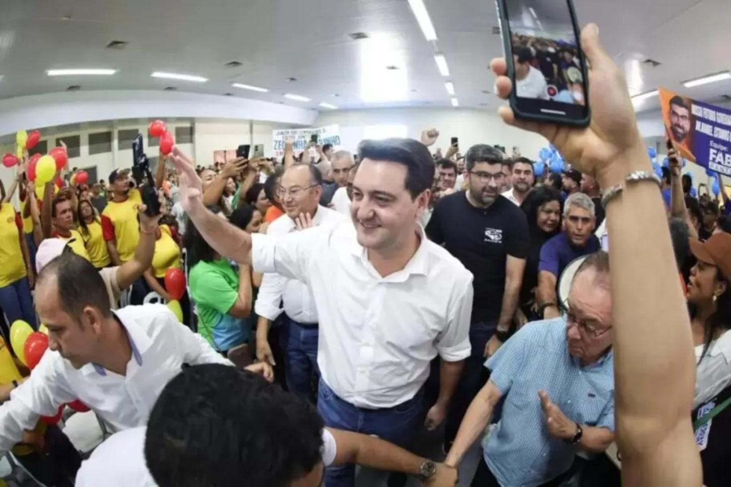 Após férias na Ásia, Ratinho vai fazer últimas entregas e cogita antecipar saída do governo