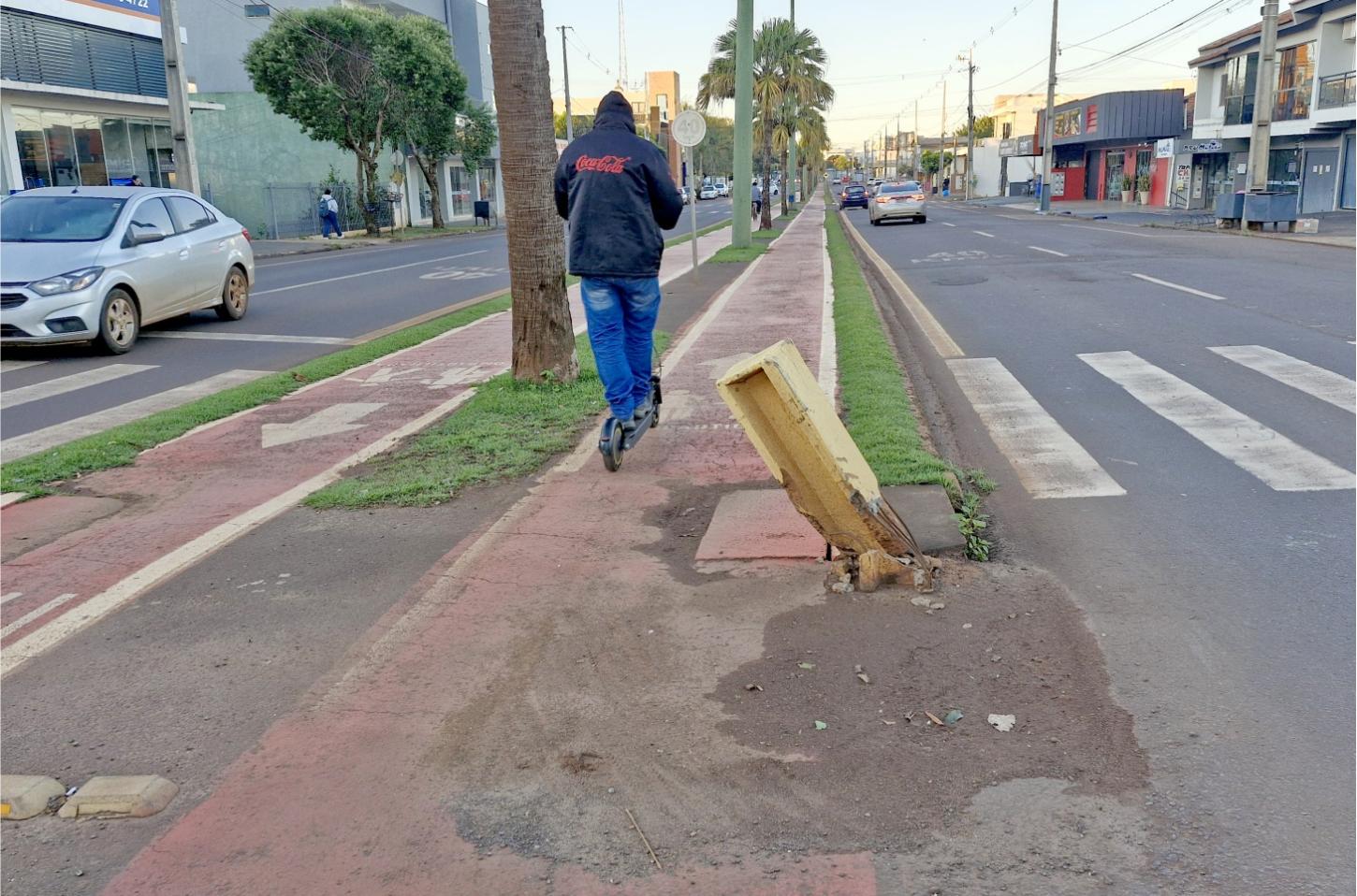 Moradores reclamam de riscos na ciclovia da Av. Kennedy