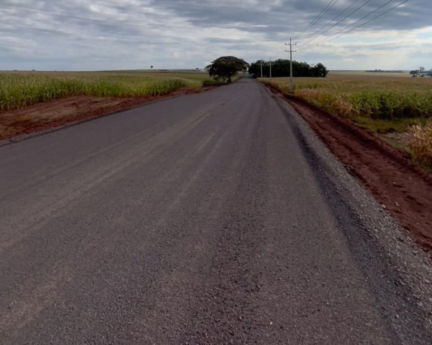 Prefeito Ivan Reis comemora a pavimentação da estrada do Cachimbeiro em Cruzeirinho