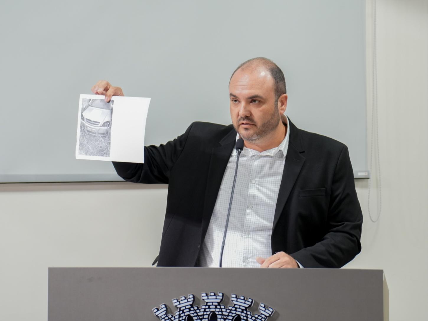 Vereador denuncia abandono de veículos e cobra apuração