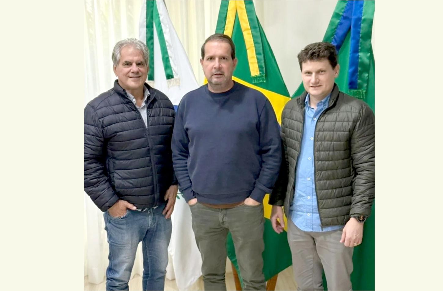 Luiz Ernesto participa de reunião para discutir demandas regionais