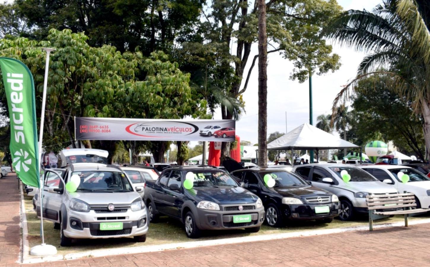 Praça Amadeo Piovesan em Palotina recebe Feirão de Veículos Sicredi
