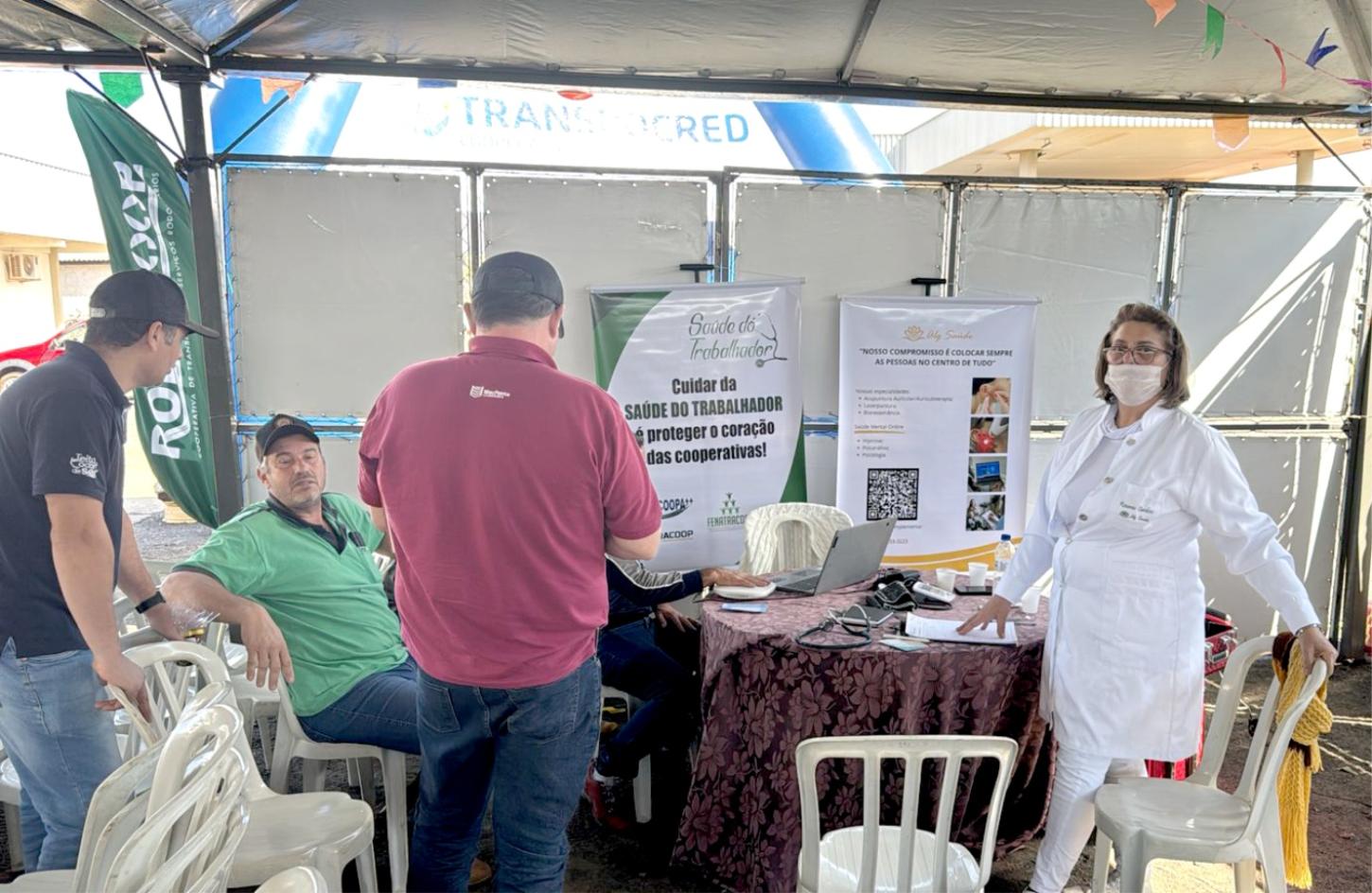 Sindicato Sintracoop leva acupuntura auricular ao evento ‘Semeando Saúde’