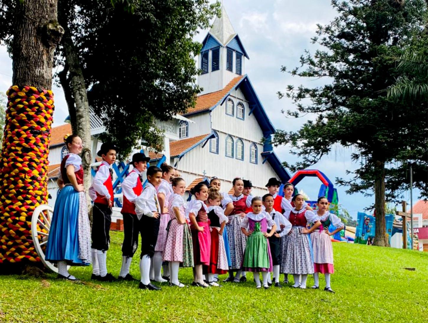 Tanz und Liebe representa Palotina na KinderFest em SC