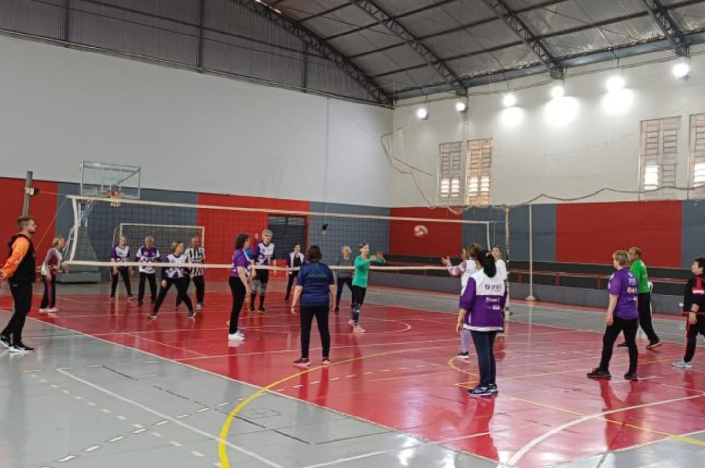 Esportes gratuitos promovem saúde e integração para idosos em Toledo