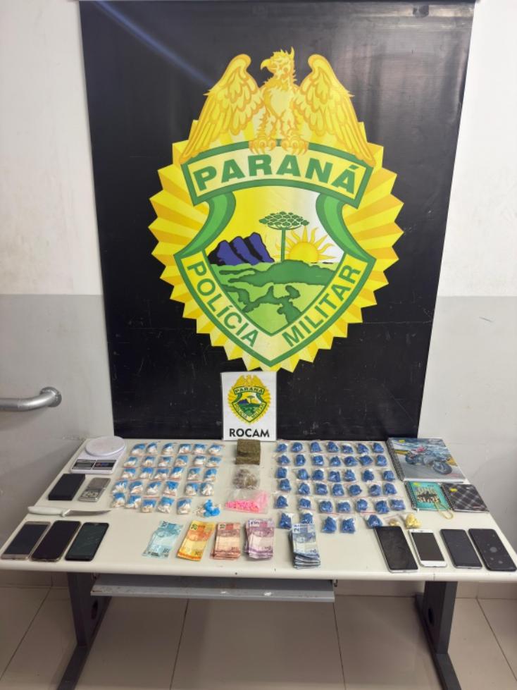 PM apreende drogas e prende uma mulher em flagrante por tráfico