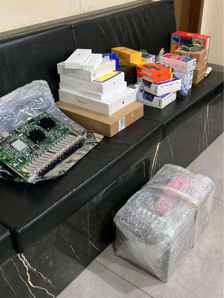 Polícia Militar detém dois homens e prende R$ 30 mil em eletrônico