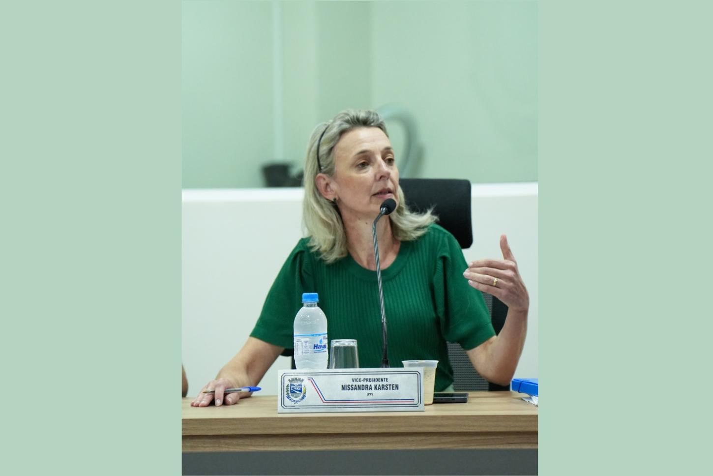 Nissandra cobra sobre o transporte e acessibilidade no Lago Municipal