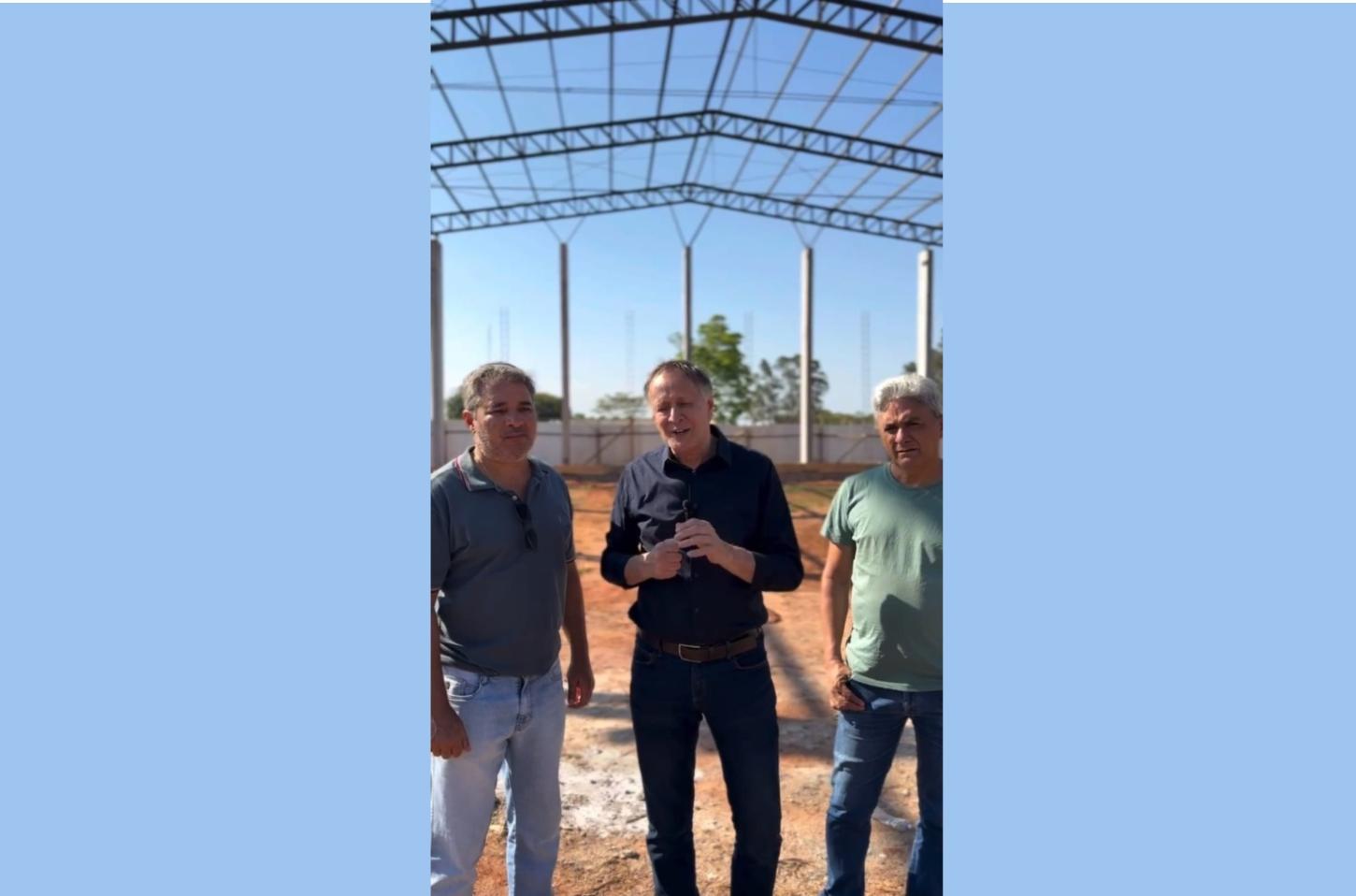 Prefeito Ivan Reis anuncia construção de quadra poliesportiva na Vila Guarani