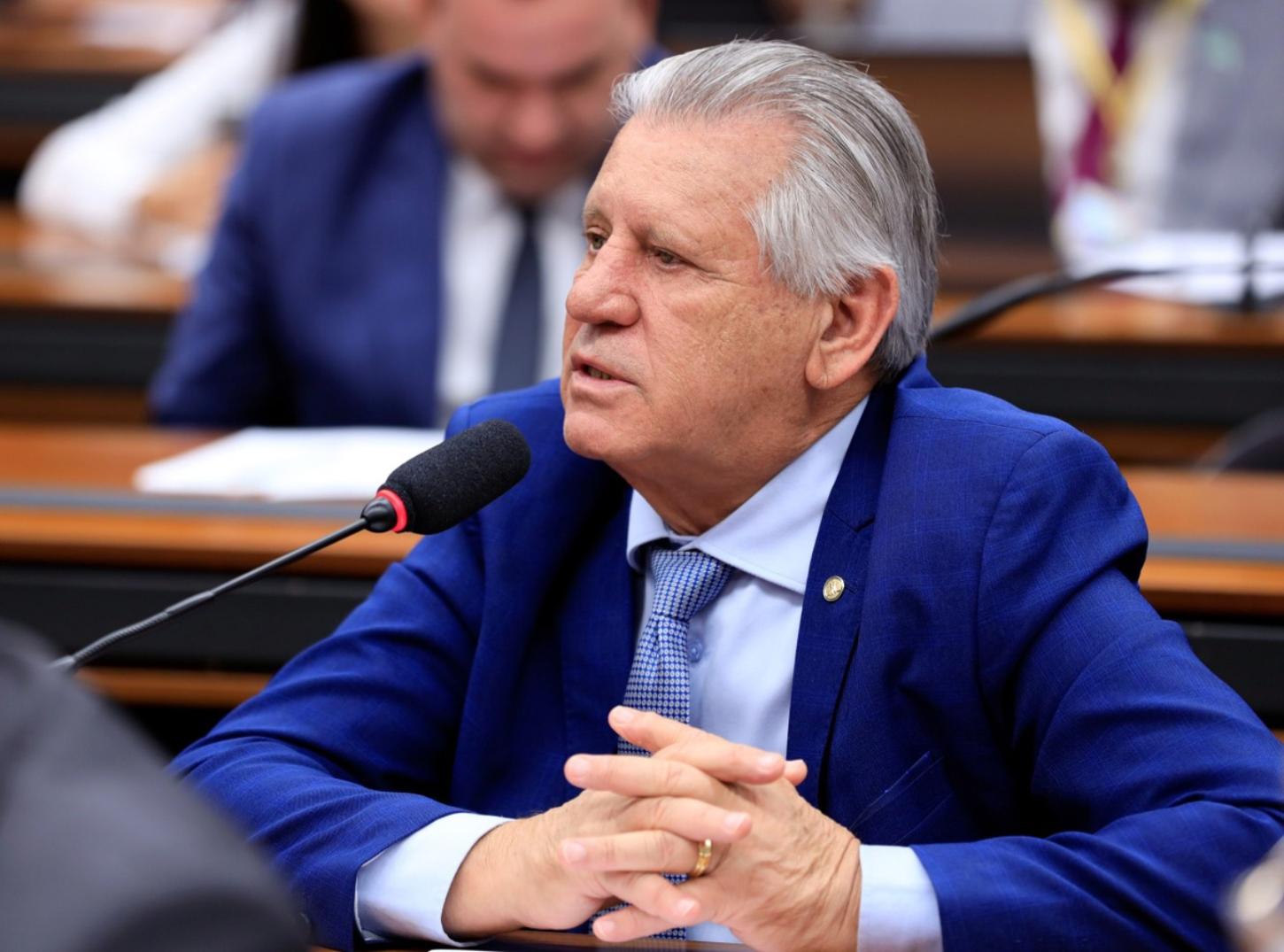 Dilceu Sperafico assina requerimento em defesa das autoescolas e critica proposta do governo federal