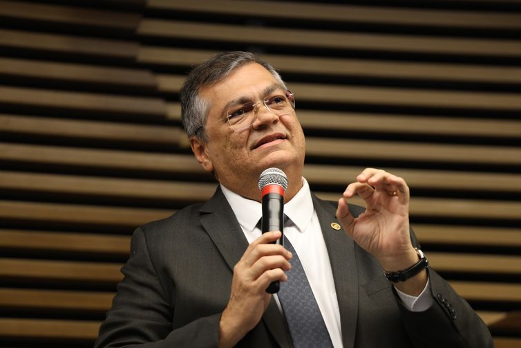 Eventuais crimes em emendas Pix antigas serão apurados, garante Dino