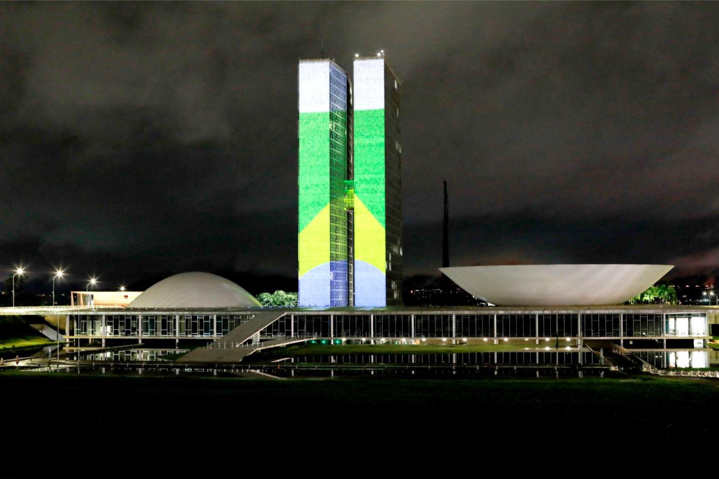 O Brasil precisa estar acima dos extremos