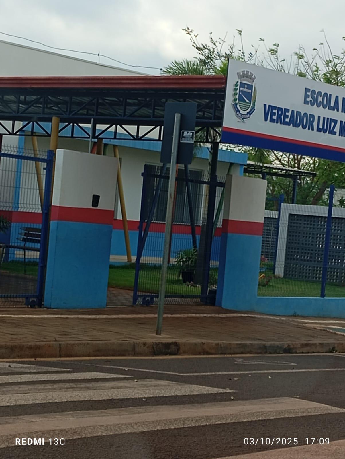 Pais reclamam de portão na Escola Municipal Luiz Moacir Percicoti