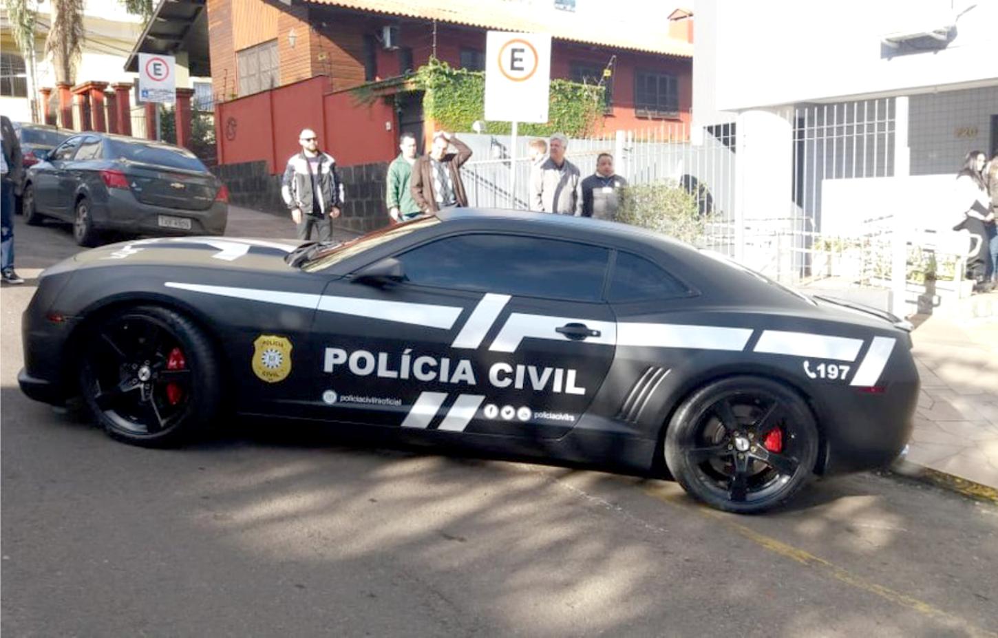Vídeo: Carros de luxo apreendidos viram viaturas da Polícia Civil