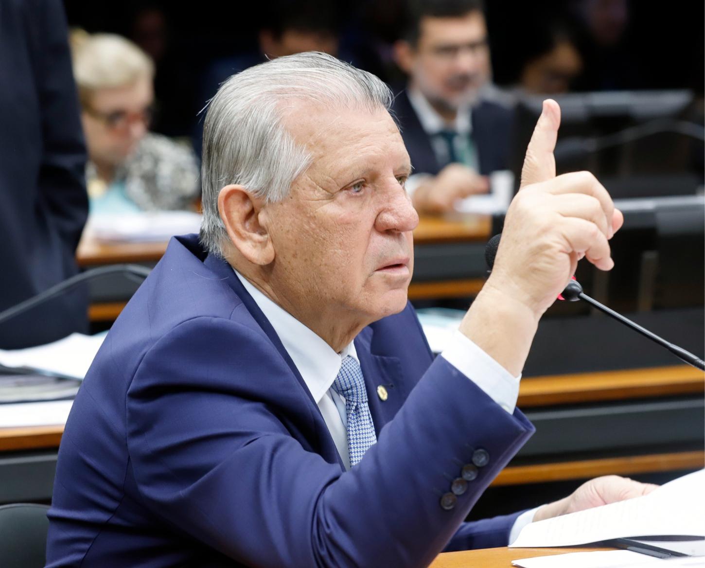 Dilceu Sperafico defende transparência sobre bloqueio de contas em redes sociais