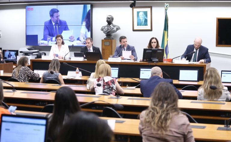 Grupo de Trabalho discute nova legislação para suplementos alimentares e aponta riscos ao consumidor