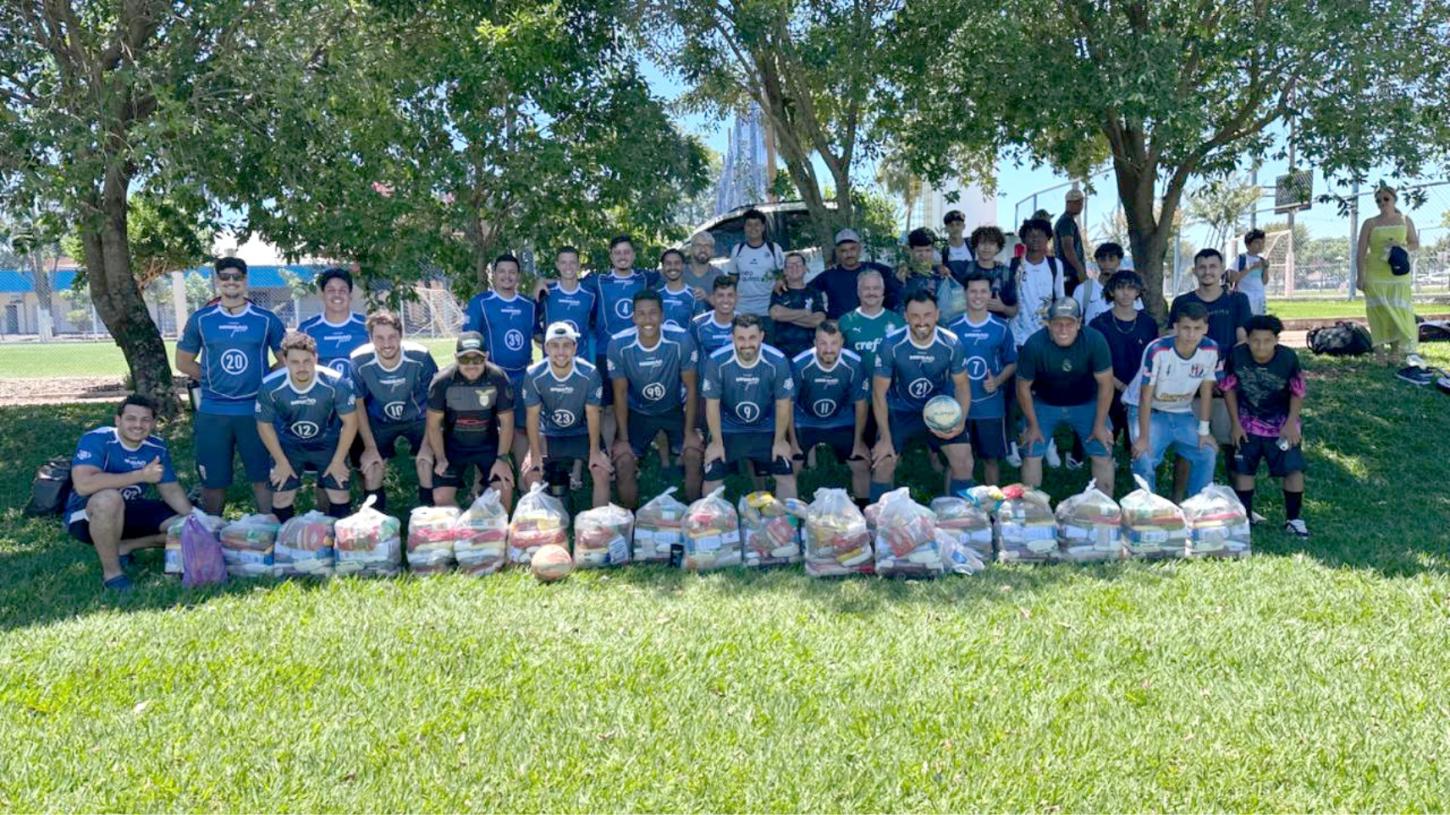 Jovens realizam jogo solidário e arrecadam cestas básicas