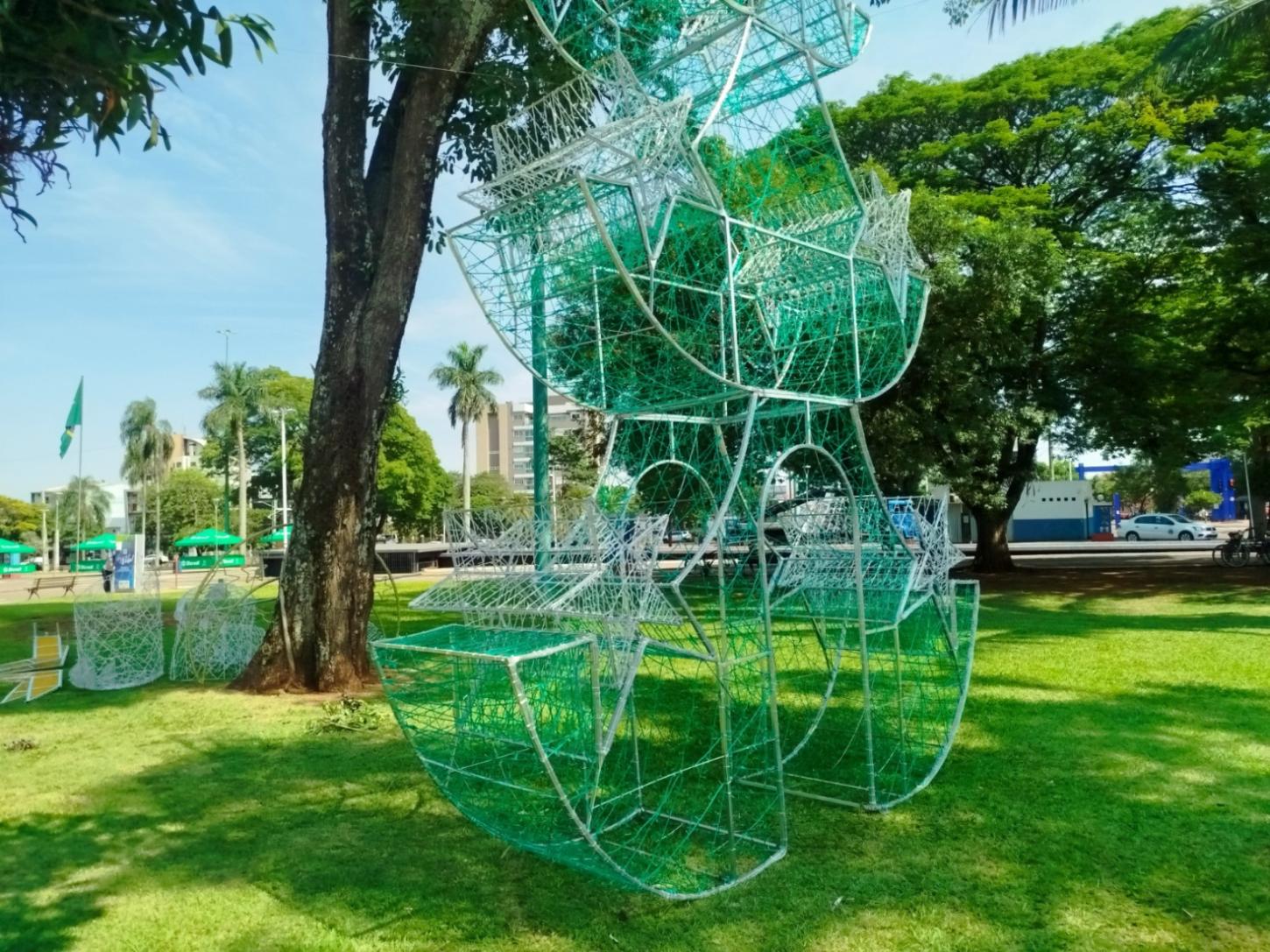 Palotina inicia instalação da decoração natalina