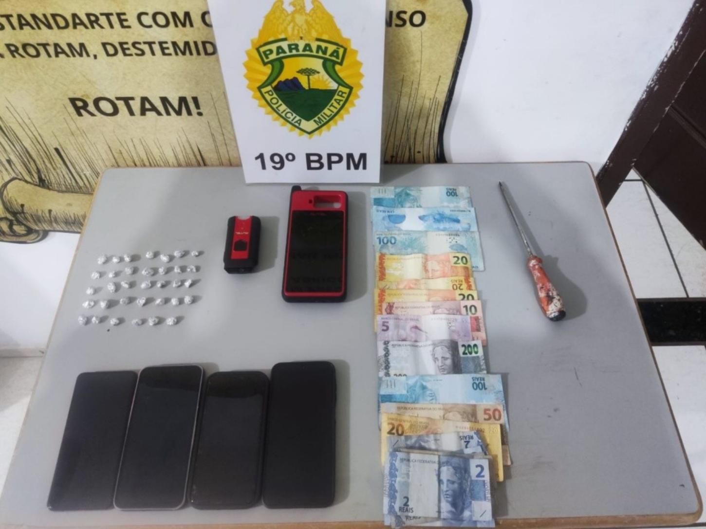 Polícia Militar prende quatro suspeitos com drogas e objetos usados em furtos de veículos