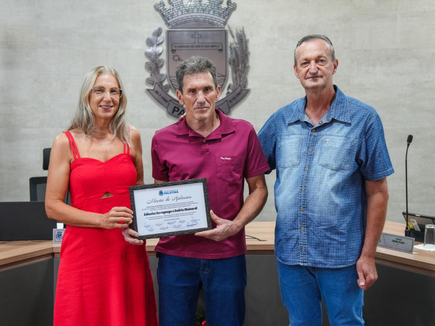 Câmara de Palotina homenageia Dalirio Mainardi e Edionice Savegnago por carreira vitoriosa no ciclismo