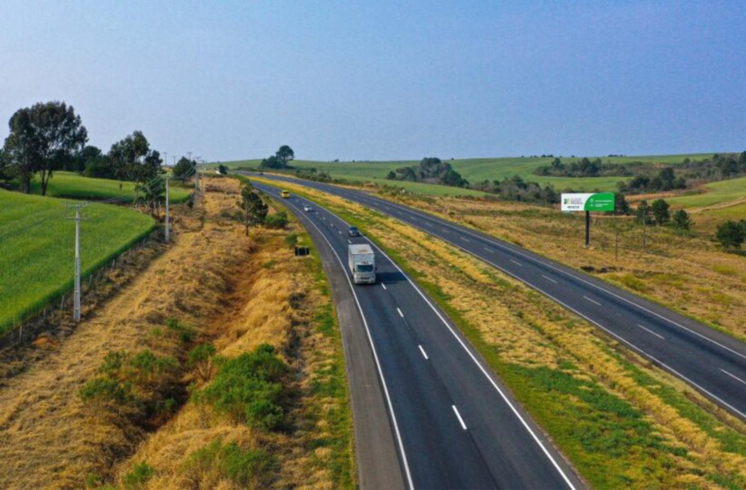 Divisão entre caminhoneiros por pauta política esvazia greve nacional