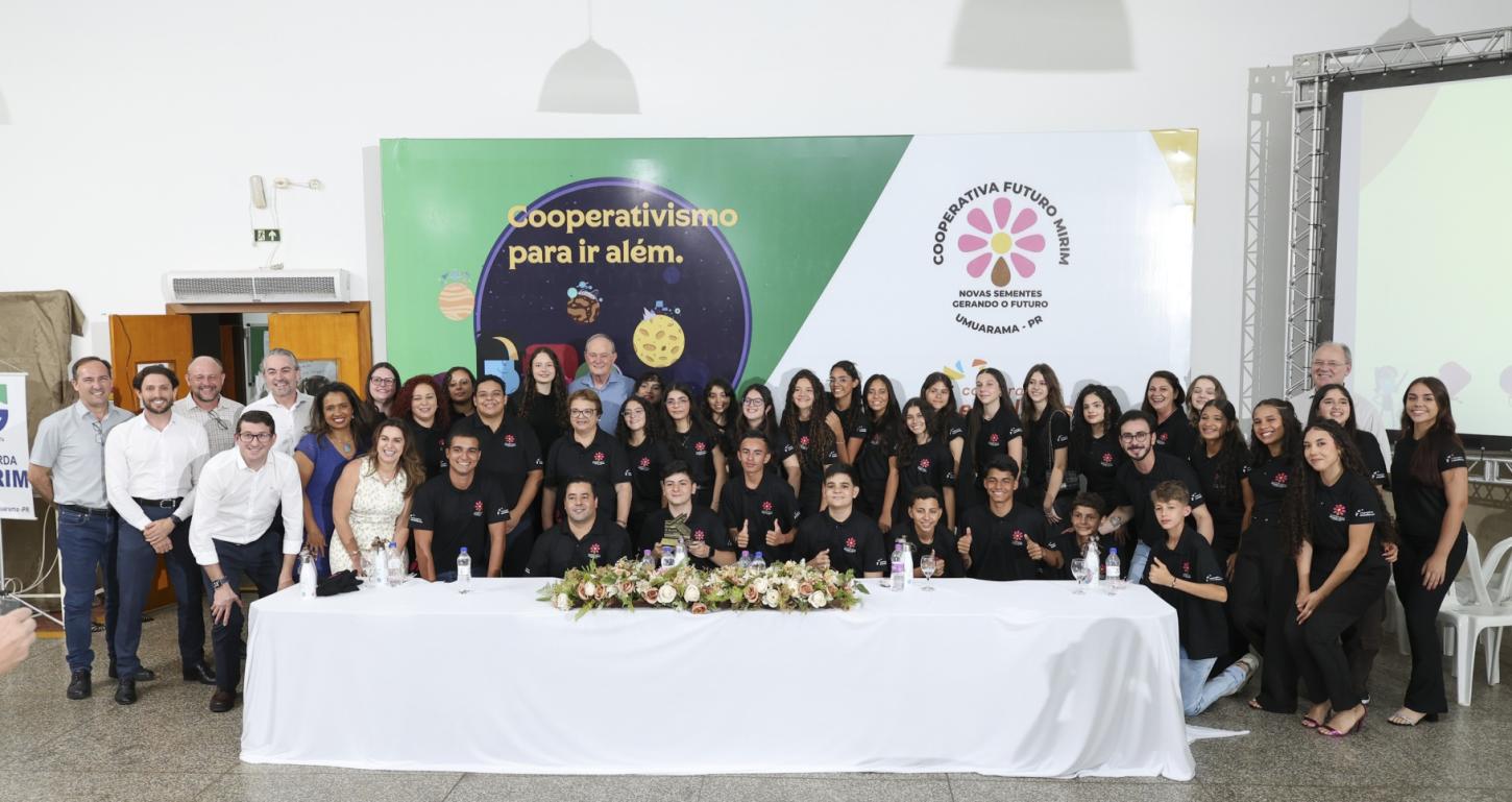 Sicredi lança cooperativa escolar e avança na educação com os jovens de Umuarama