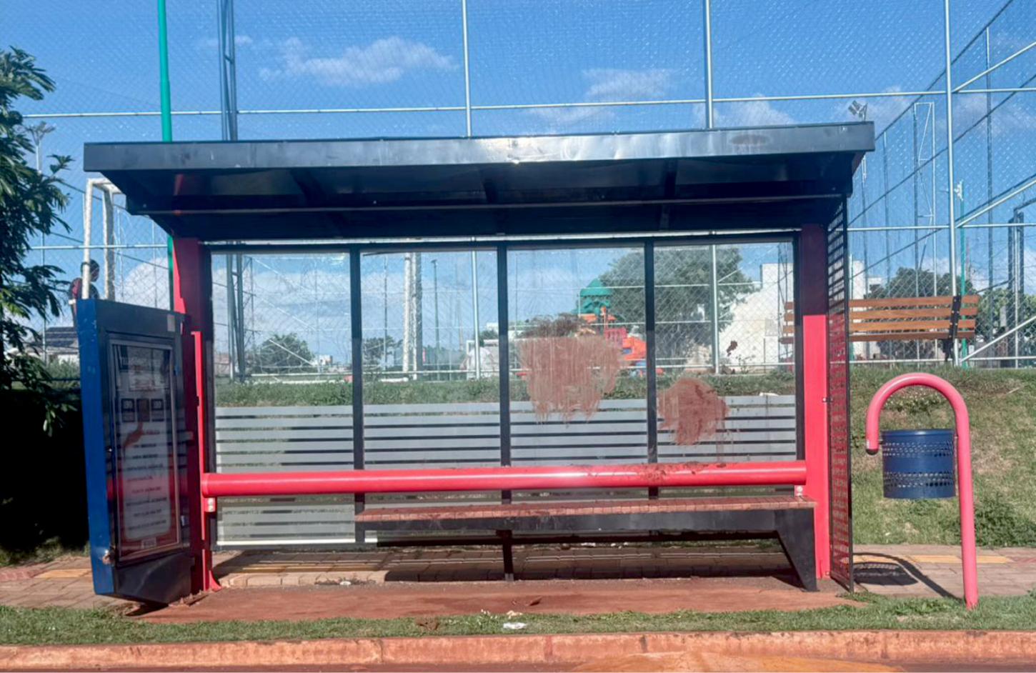 Falta de monitoramento facilita vandalismo em espaços públicos no Jardim Mônaco